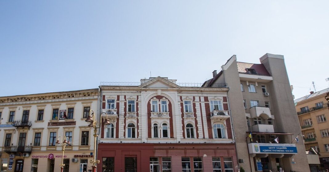 Будівля: ЦНАП в Івано-Франківську